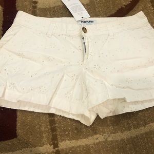 🛍🛍$10 SALE🛍🛍 Old Navy Cream Shorts